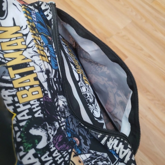 DC BATMAN BACKPACK - Picture 4 of 4